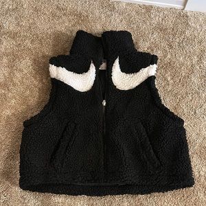 Brand new with tags. Size M but can’t fit a S
